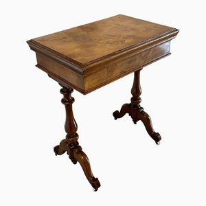 Table d'Appoint Victorienne Antique en Ronce de Noyer, 1860