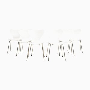 Sillas de comedor blancas serie 3107 atribuidas a Arne Jacobsen para Fritz Hansen, 2015. Juego de 6