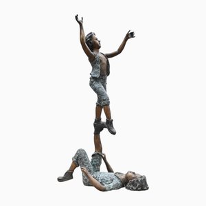 Escultura de jardín de estatua de bronce de acróbata para niños