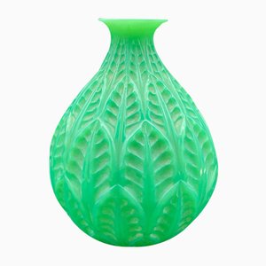 Vase Malesherbes en Verre de Jade par R Lalique, 1927