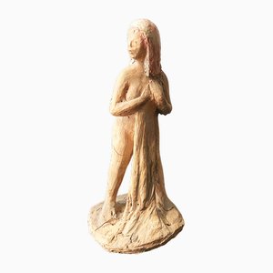 Escultura de terracota de mujer desnuda, de principios del siglo XX