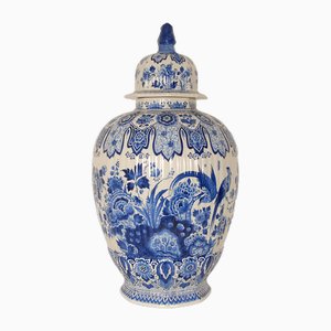 Vintage Vase mit blau-weißen Chinoiserie Vögeln von Royal Delft, 1970er