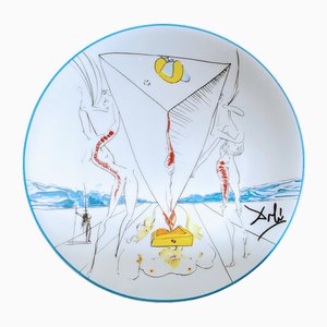 Salvador Dali, filósofo aplastado por el cosmos, cerámica impresa de Limoges, 1985