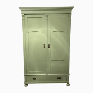 Armoire Antique en Bois Peint en Vert