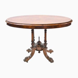 Tavolino ovale vittoriano in legno di noce con gambe cabriole