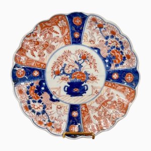 Antique Japanese Imari Plate with a Scalloped Shaped Edge, 1900s