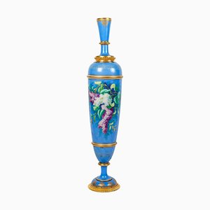 Große Napoleon III Baccarat Vase aus Opalglas mit vergoldeter Bronzemontierung