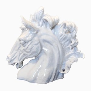 Escultura posmoderna de cabeza de caballo de loza lacada en blanco, Italia, años 80