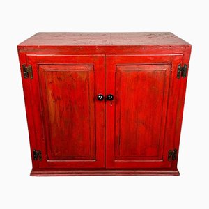 Mueble bohemio vintage en rojo