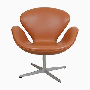 Swan Chair aus cognacfarbenem Leder von Arne Jacobsen