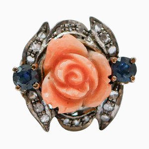 Bague corail, saphirs, diamants, or rose et argent