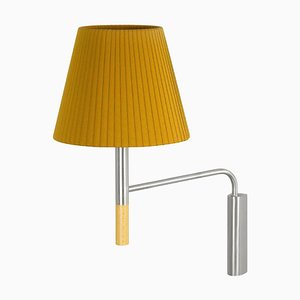 Senffarbene BC3 Wandlampe von Santa & Cole