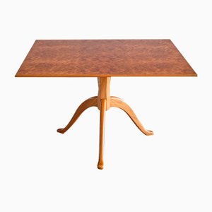 Tavolino da caffè a tre gambe in radica di olmo di Carl Malmsten per Carl Malmsten, Svezia, anni '60