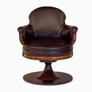 Club chair girevole in pelle e noce, inizio XIX secolo
