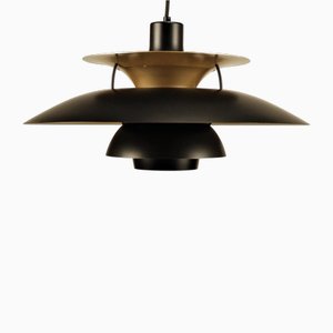 Lámpara modelo Ph5 en negro con dorado de Louis Poulsen