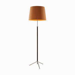 Lampada da terra Pie de Salón G1 color senape e metallo cromato di Jaume Sans