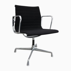 EA108 Aluchair Hopsack Nero Schwarzer Stuhl von Charles & Ray Eames für Vitra