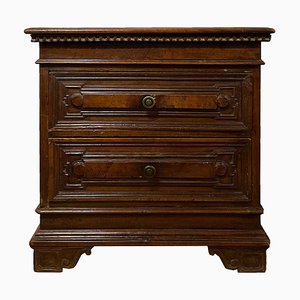 Chest of Drawers in Walnut, 17th Century