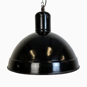 Lámpara colgante industrial de fábrica esmaltada en negro, años 50