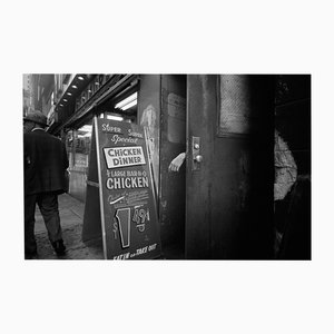 Michael Ormerod, Sandwich Board in Street, Fotodruck