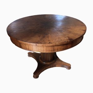 Runder Tisch aus Nussholz Wurzelholz mit Säulenfuß, Frühes 19. Jahrhundert