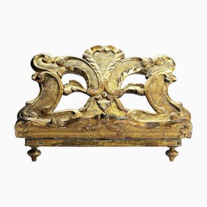 Goldenes italienisches Tischschloss mit geschnitzten Barockmotiven 1700 Italienischer Vergoldeter Holztisch Bücherständer aus dem 18. Jh. mit Blattschnitzerei