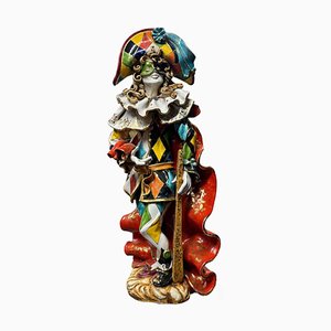 Venezianischer Jester aus Porzellan von Apolito Majolica Harlekin Statue