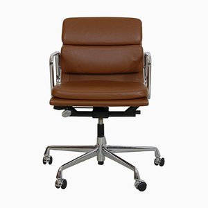 Chaise de Bureau Ea-217 en Cuir Marron par Charles Eames