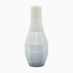 Kleine Vase aus Porzellan mit Farbverlauf von Philipp Aduatz