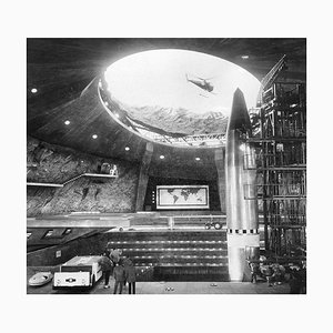Spectre HQ, 1960s, Tirage photographique sous cadre blanc