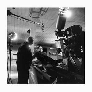 Goldfinger, 1960er, Fotodruck im Schwarzen Rahmen