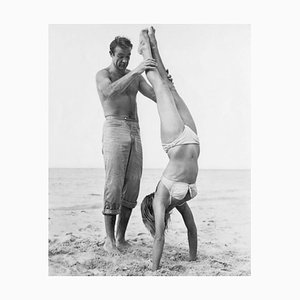 007 atrapa a Ursula, años 60, impresión fotográfica con marco marrón