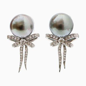 Boucles d'Oreilles en Or Blanc 14 Carat avec Perles Grises et Diamants