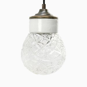 Lámpara colgante industrial vintage de porcelana blanca, vidrio transparente y latón