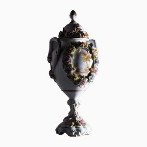 Vaso con coperchio in porcellana di Capodimonte, XX secolo, anni '30