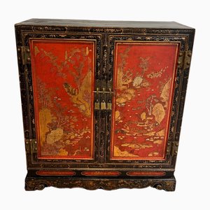 Mueble de madera lacada con decoraciones chinas, años 40