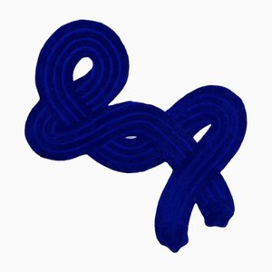 Alfombra Entwine en azul de Bilge Nur Saltik para Form & seek