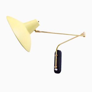 Hellgelbe Büroklammer Wandlampe aus Messing von JJM Hoogervorst für Anvia, 1950er