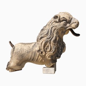 Fragmento de un león gótico, década de 1800