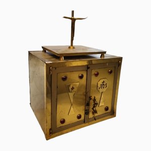 Caja de iglesia antigua con crucifijo de bronce dorado, España
