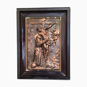 Manolo Rodriguez, Hl. Franziskus umarmt Christus am Kreuz Basrelief, 1970er, Bronze