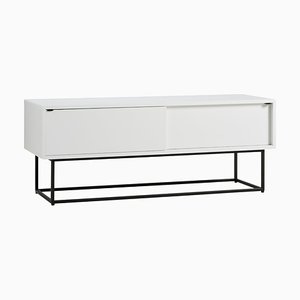 Aparador Virka bajo de roble blanco de Ropke Design and Moaak