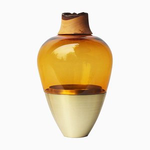 Vase en Verre Soufflé Sculpté en Ambre et Laiton de Pia Wüstenberg