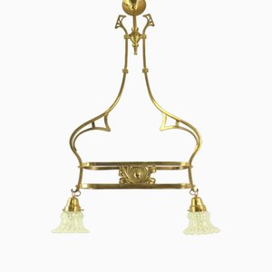 Lampadario Art Nouveau in ottone con paralumi in vetro di vaselina, Inghilterra, anni '10