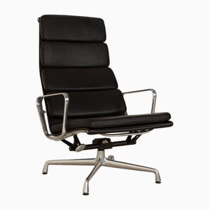 Poltrona Vitra Ea 222 Soft Pad in pelle nera