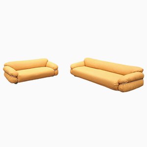 Gelbe Bouclé Sesann Sofas von Gianfranco Frattini für Cassina, 1970er, 2er Set