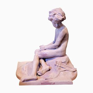 Artista della scuola spagnola, scultura realistica di un giovane seduto, anni '80, bronzo
