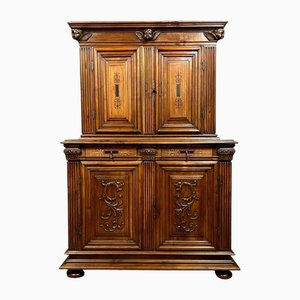 17th Century Renaissance Draught Buffet in Finely Carved Walnut