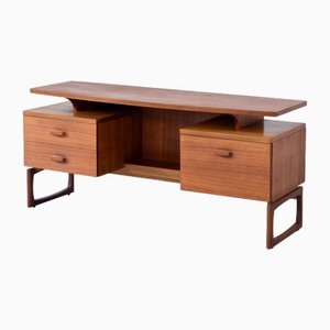 Teak Schreibtisch mit schwebender Tischplatte von G-Plan, 1960er