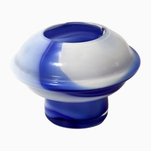 Vaso Wave postmoderno in vetro di Murano bianco e blu di Carlo Moretti, Italia, anni '70